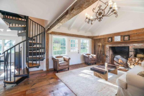The Villa - Industrial Farmhouse with Hot Tub